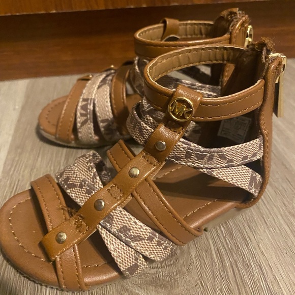 MK Infant Sandals - Picture 2 of 5